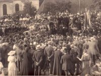 Der Burgberg 1924 - Die Einweihung des Ehrenmal/Kriegerdenkmal für die Gefallenen der beiden Weltkrieg auf dem Burgberg im Stadtpark Wildeshausen