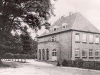 Die Realschule - Im März 1924 wurde der Unterricht in dem fertiggestellten Schulhaus aufgenommen.